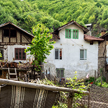 Село Пирин, Стари Къщи, Област Благоевград