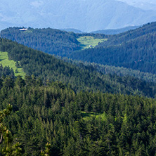 Изглед От Връх Червената Стена към хижа Марциганица, Родопи Планина